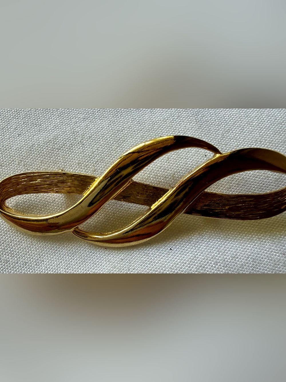 Lovely Gold Tone Double S, Infinity Type Symbol or Ribbon-like 3” Brooch Vintage